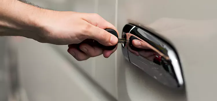 Why Choose Our Auto Locksmith Team in Davenport, IA?